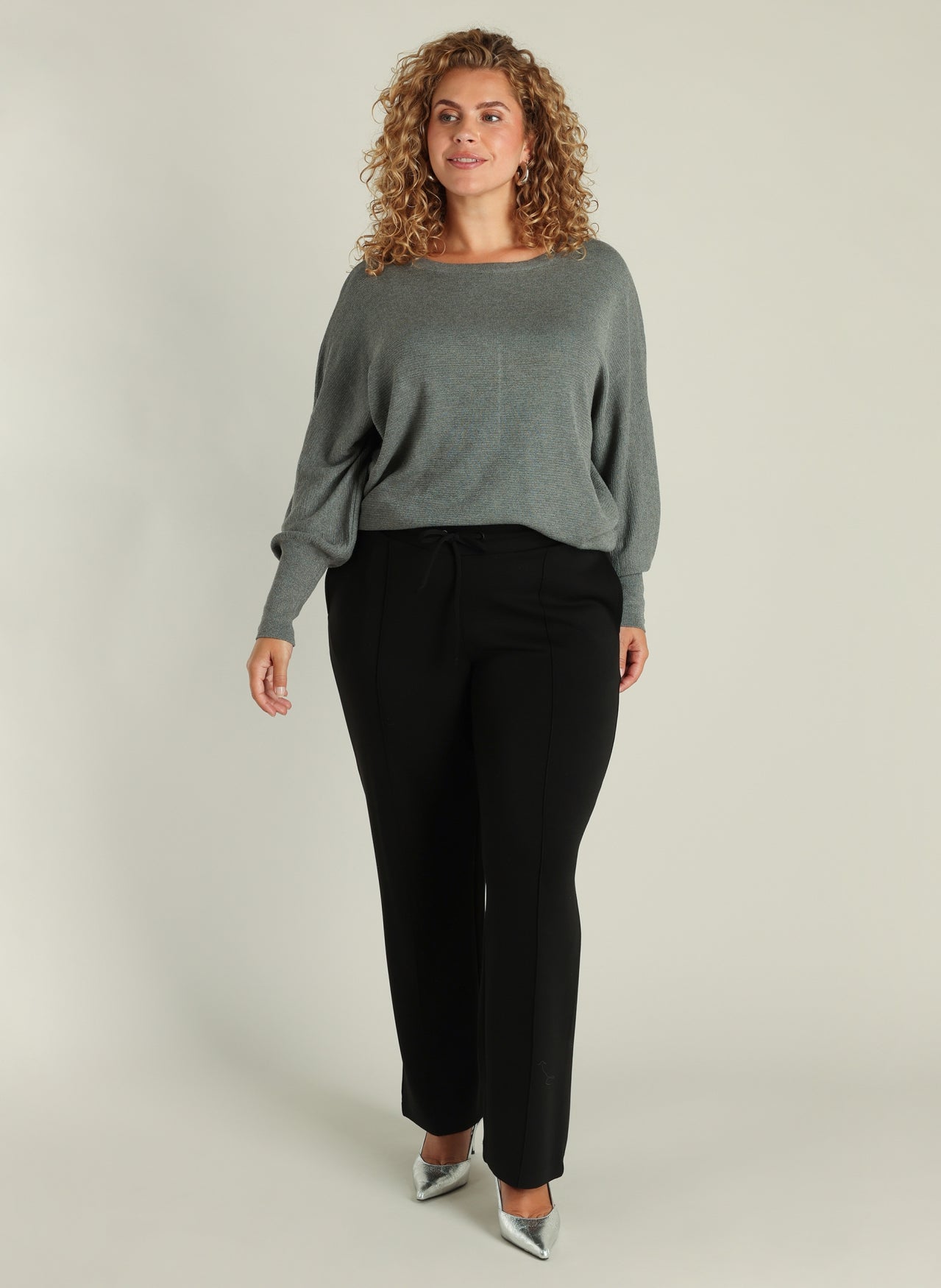 Selena Essential | Black