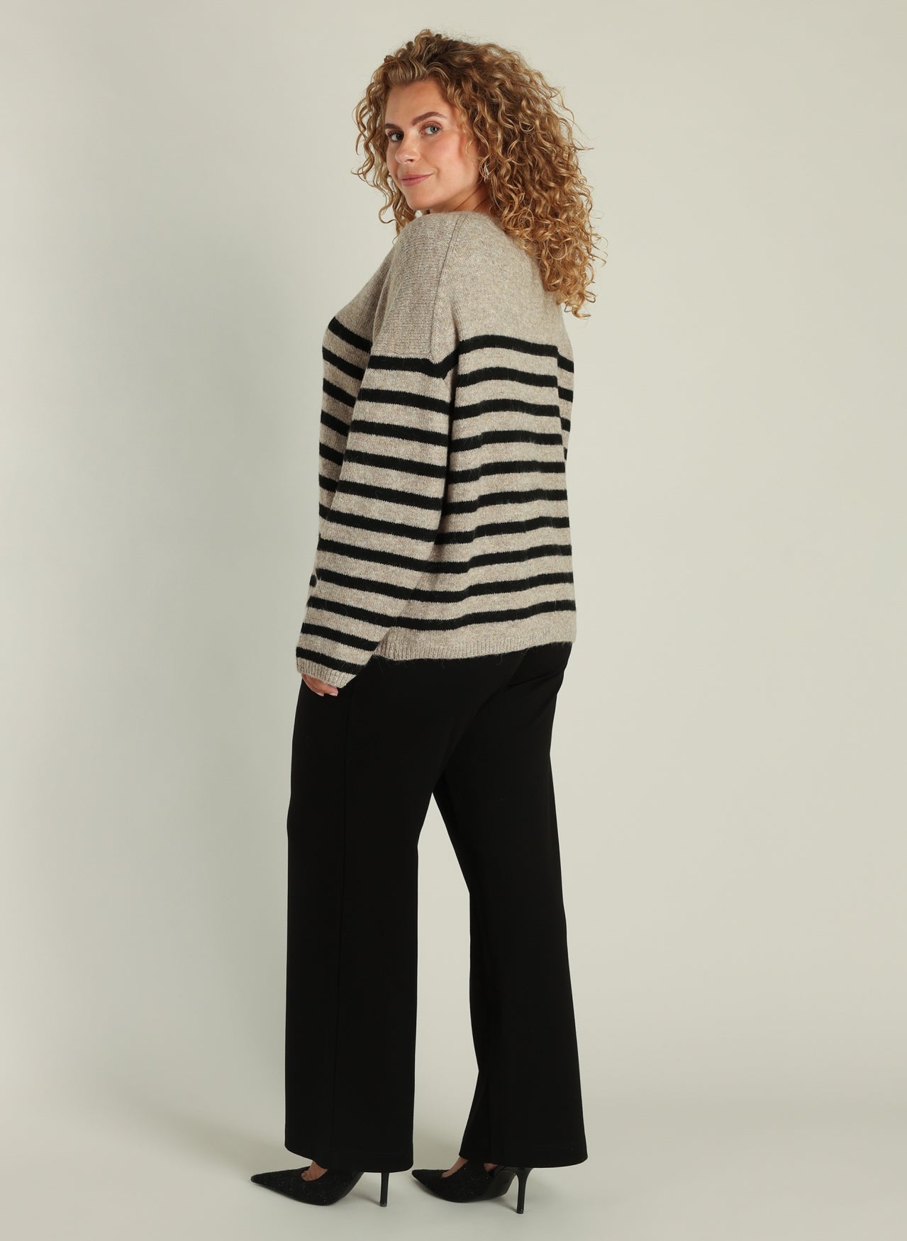 Gwyneth | Sand/Black